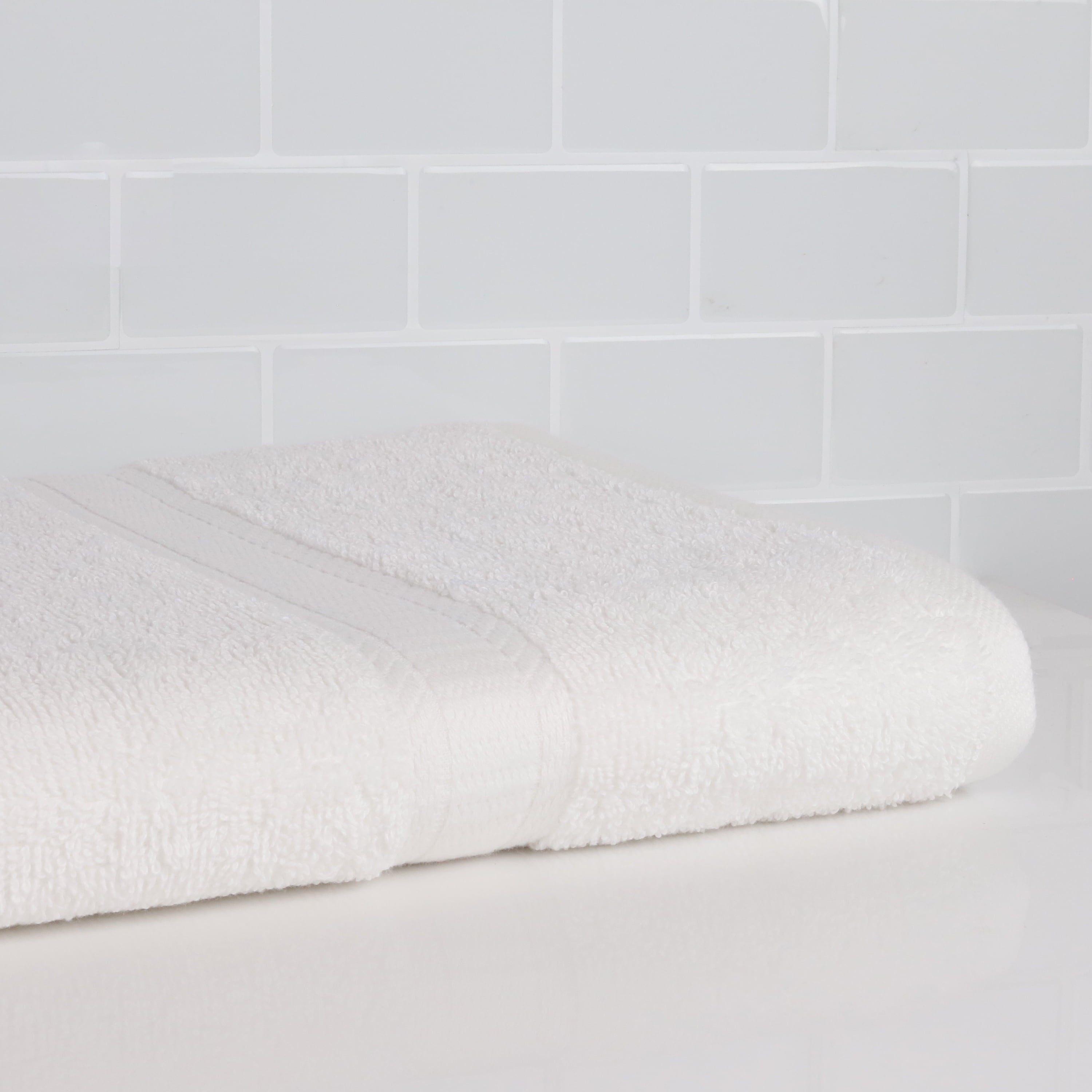 Mainstays Basic Bath Towel, Soft 100%  Cotton and Highly Absorbent Bath Towel, White